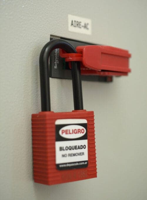 Candado Termoplástico Rojo Dieléctrico, Paso 20×38 mm de Nylon (imagen 1 de 2)